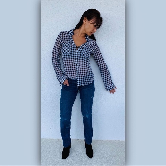 𝅺express Button up Blouse - Picture 3 of 5